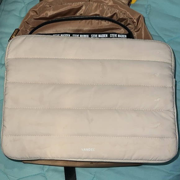 Steve Madden Backpack with Macbook Air sleeve - Picture 8 of 10
